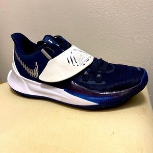 Kyrie 3 TB ‘Midnight Navy’ size 8.5